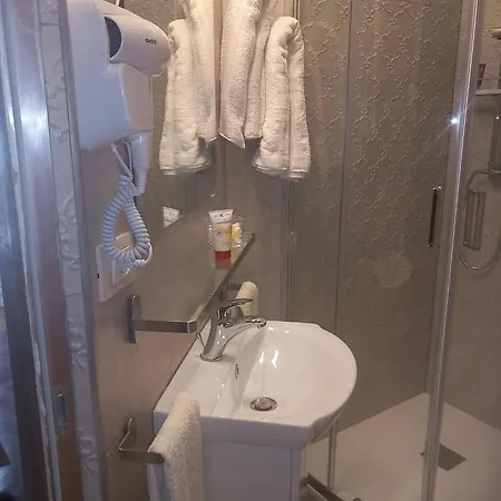 Lussuoso Oda ve Kahvaltı 3*